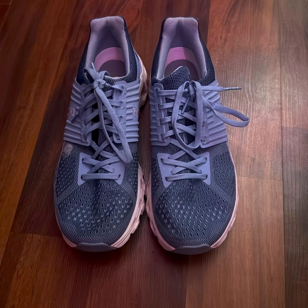 Blue OnCloud shoes, good condition, Women’s 8.5